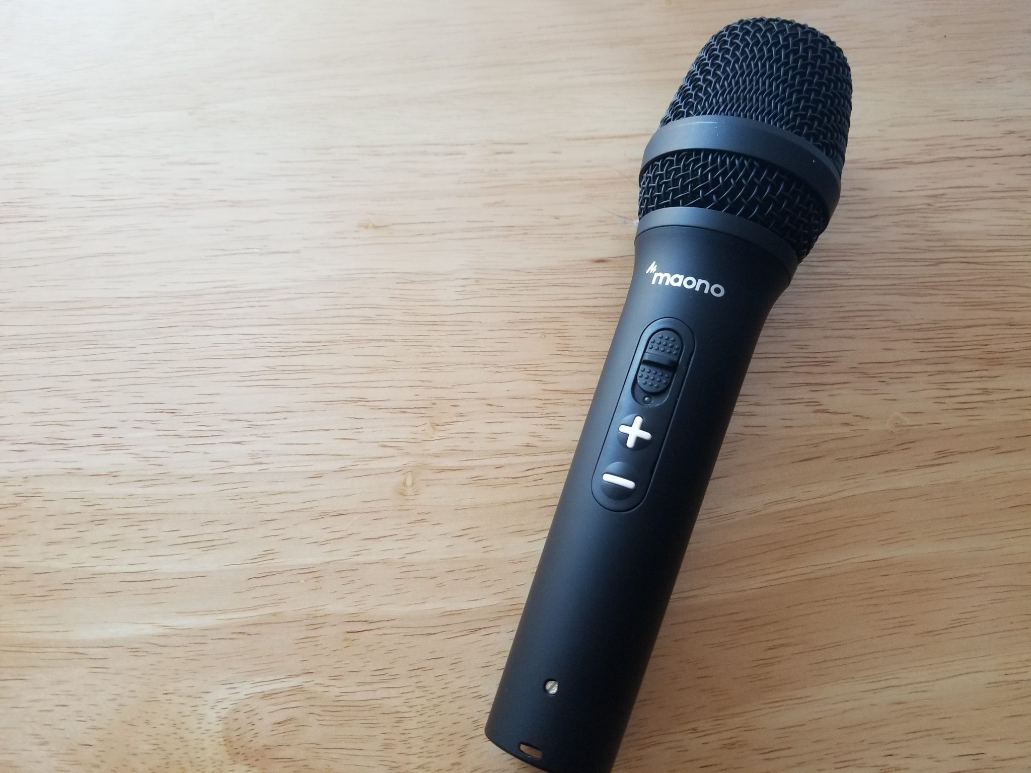 Maono AU-HD300T Dynamic Hybrid USB/XLR Microphone Review - Home ...